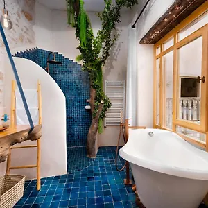 Mama Lova Hotel, Riad, Restaurant & رياد